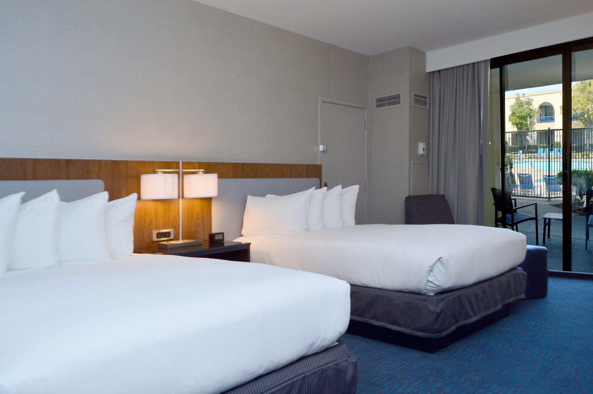 Hotel Doubletree By Hilton Newark-Fremont Extérieur photo