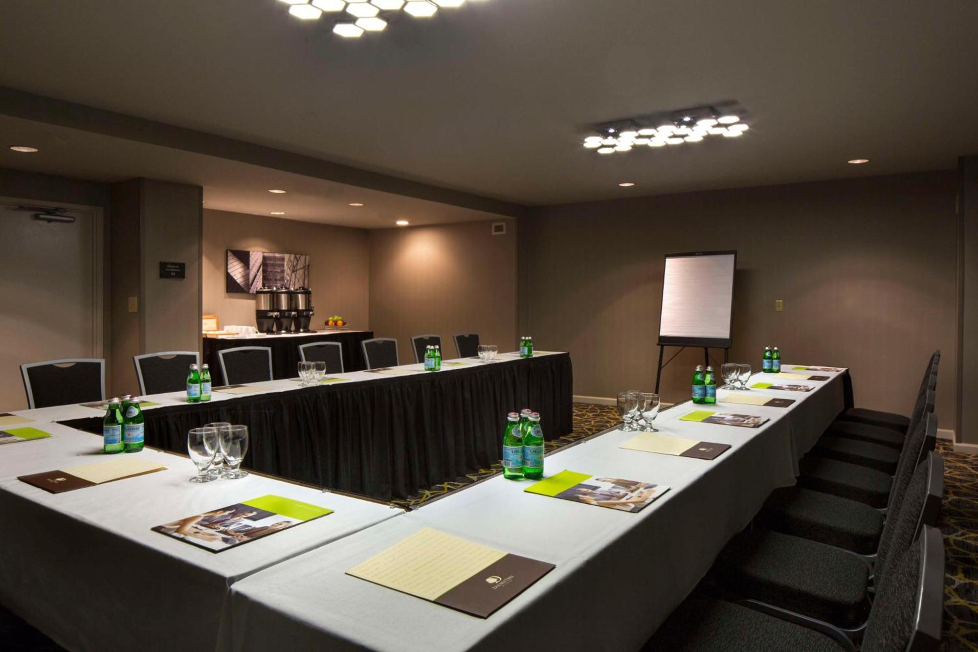 Hotel Doubletree By Hilton Newark-Fremont Extérieur photo