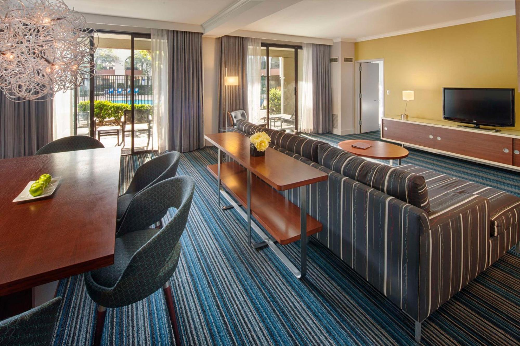 Hotel Doubletree By Hilton Newark-Fremont Extérieur photo